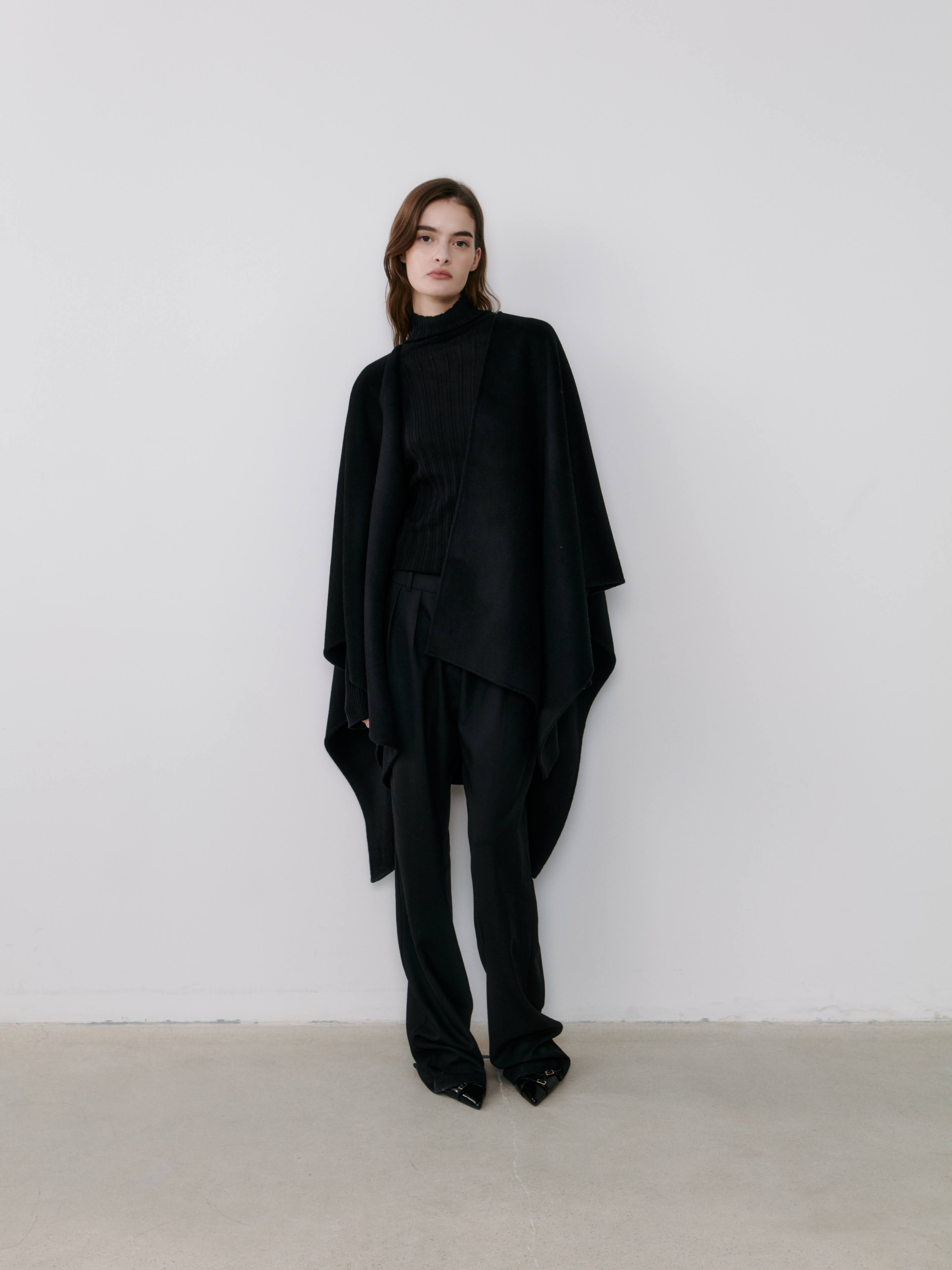 THE CASHMERE CAPE - BLACK – THE CURATED